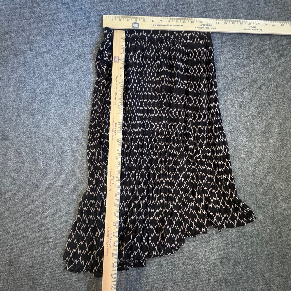 Black White Geometric Zigzag Pleated Asymmetrical Handkerchief Hem Midi Skirt - Picture 3 of 4